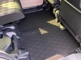 この度は、当店のお車をご覧いただきまして誠にありがとうございます。当店では全国販売・納車も行っております。県によって陸送費用は異なりますのでお気軽にお問い合わせください。