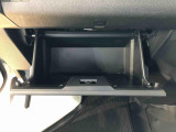 よく使うものが手を伸ばせばすぐ届く、機能面で充実した収納。