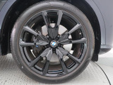 BMWならではの卓越した走りを支えるホイールと足回りです!日本車の走りに慣れている方にもぜひ体感して頂きたいほど、高いレベルでまとまっています!