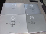 「取扱説明書」「保証書」揃ってます^^お車の操作方法や、トラブル回避方法が記載されているため、意外と役に立ちます。