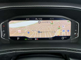 【Digital Cockpit Pro】ナビゲーションのマップを中央により大きくワイドに映し出すこともでき、少ない視線移動でナビ画面を確認できます。