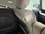 助手席です。運転席からたためるようにレバーが付いてます。