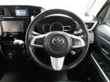 各操作スイッチなどもハンドルから手を放すことなく操作可能で安全運転に支援いたします!