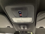 【SOSボタン】体調が悪くなったときや、事故に遭遇したとき、あおり運転にあっている時など、緊急時にボタンを押すと緊急サポートセンターにつながり、オペレーターが警察・救急への取次ぎを行います。