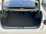 納車前には、メーカー規定に基づき、認定中古車ならではのしっかりとした整備をしてからご納車させて頂きます。熟練のメカニックがお客様に届く事を思い、1台1台入念に点検、整備致します。