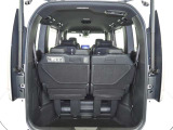サードシートを格納すれば、更にスペースが広がります。キャンプ用品など大きな荷物も収納可能です!