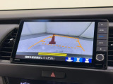 バックカメラの画像です。ガイドラインがスムースな車庫入れをサポートいたします。車庫入れの安心感がアップしますね。