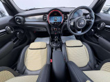 こちらのお車はMINI NEXT鶴ヶ島に展示中です。☆お問合せをお待ちしてます!