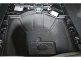 サブトランク付ですので洗車道具や工具の収納に便利です。