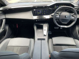 運転中の視線移動を抑えるレイアウトの「iCockpit」。