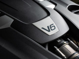 マセラティの100年の歴史が詰まった、3リッターV6ツインターボエンジン 350馬力(カタログ値)。是非店頭でその走りやエギゾーストを、肌で、耳でご体感ください。