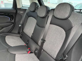 ★衝突事故の際は、3点式シート・ベルト、シート・ベルト・テンショナー、ベルトフォース・リミッターのコンビネーションがドライバーと助手席乗員を保護します。