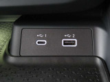 USB電源ソケット(Type-A/Type-C)を備えています。