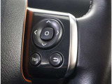 運転中、オーディオの操作をしてて、ハッとしたことはありませんか?ステアリングスイッチは、運転中でもハンドルでオーディオの操作が可能です。