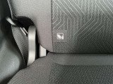 リアシートにはチャイルドシート固定用のISO FIX対応取り付け装置を左右2ヵ所装備しています
