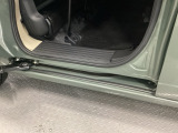 ホンダ車の低床ボディは乗りやすく、足元も広びろですよ。