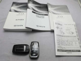 取説・メンテナンスノート・スマートキーの3点セットです。