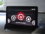 AppleCarPlay/AndroidAuto対応車両です。USBでお手持ちのスマートフォンなどを接続するだけで、ナビなどの対応アプリをマツダコネクトで使用することが可能です。