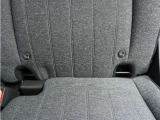 ◆ISOFIX◆シートベルトいらずでチャイルドシートと固定金具を連結するだけでがっちり固定できます。