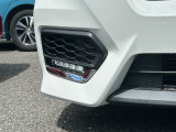 LEDヘッドライト付き★格好良いですよね☆従来の黄色っぽいヘッドライトに比べ、明るさは格段に上!暗くても良く見えるので、安全性が飛躍的に向上します!また、目の疲労も少ないですよ★