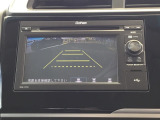 バックモニター付きで、車庫入れやバック時の後方確認をしっかりサポート。モニターに映し出される映像で死角も確認しやすく、狭い場所での駐車や後退時の操作をより安心して行えます。