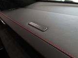 英ヘセルの工場にて生産されるエミーラ。ダッシュボードにはFirst Editionのプレートが貼られています。