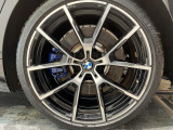 BMWならではの卓越した走りを支えるホイールと足回りです!日本車の走りに慣れている方にもぜひ体感して頂きたいほど、高いレベルでまとまっています!