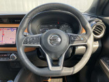 ステアリングスイッチ搭載!ハンドルひとつで手を離さなくても運転中視線をそらさなくても操作が出来て便利です