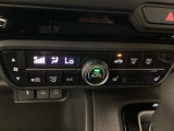 オートエアコンで、毎日のドライブを快適に。温度、風量を自動で調整し、理想的な車内環境を提供します。
