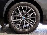 アウトバーンでの走行を見据えたBMWのブレーキシステムはもしもの時にもいち早くマシンを停止してくれます。