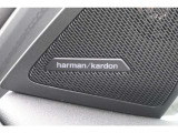 ハーマン カードンは、優れた音響技術と先進性の高いデザインが融合した、上質なインテリアのようなハイクオリティ・オーディオシステムを提供します。