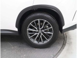 235/60R18タイヤを装備しています。※各ホイールのキズ等をご確認くださいませ。