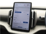 パイロット・アシストは、さまざまなシーンであなたをサポート。例えば、車線変更の際には、レーンチェンジ・アシスト(車線変更支援機能)がステアリング操作をサポート。車線変更のストレスを軽減します。