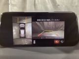 360度モニターは、4つのカメラによる前後左右・俯瞰映像でドライバーからは見えない領域の危険認知をサポート!全周囲の死角を減らし、狭い駐車場や幅寄せ、T字路の進入などの運転の安心感を高めます!