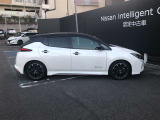 ボディカラーはブリリアントホワイトパールとスーパーブラックのツートーン(XBJ)
