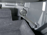 グローブボックス内にも電源ソケットを備えています!