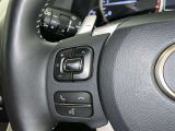 ステアリングスイッチ装備!運転しながら手元でオーディオの操作などができます。