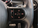 MINIの内装はとにかく『円』に拘ったデザインコンセプトが一目で伝わってきます。これほど円形に拘った車は他に御座いません。伝統のデザイン、トグルスイッチなど遊び心のある内装で御座います。
