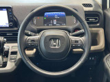 運転している間、長く触れているものだから手になじむハンドルがいいですよね。本革巻のステアリングは乗れば乗るほど手になじんでいきます。