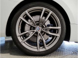 アウトバーンの走行を見据えたBMWの足回りは高い走行性能にこだわりが御座います。
