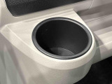 助手席側掘り込み式インパネカップホルダー