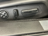 電動シートはスイッチ操作でシートのスライドや高さが上下に微調整できるのでちょうどいい高さで運転に余裕が生まれます