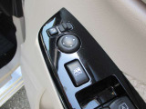 ドアミラーの鏡面の調節、格納は運転席からすべて操作できます!