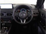 【運転席】最適なドライビングポジションでドライブをお楽しみください。
