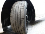 タイヤサイズは215/45R17となっております♪