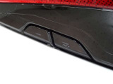パワーバックドアを装備しています。開閉スイッチは車両側面両側に配置、後ずさりすることなく開閉できます。