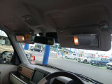 運転席/助手席サンバイザーにはバニティーミラー【照明付き】が付いてます