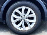 18インチ純正アルミホイール+235/55R18タイヤを装着。