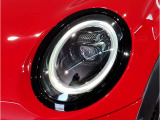 MINIのオートライトは積極的にライトをつけることにより、自車の存在を周囲に向けアピールいたします。それは安全性への配慮でもあります。