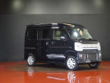 中古車専門再生工場にて熟練専任スタッフが丁寧に清掃、仕上げを実施しております。また、お客様に安心してご検討いただける様、公取協が定める基準に基づき車両検査を実施し、車両状態評価証を発行しております。